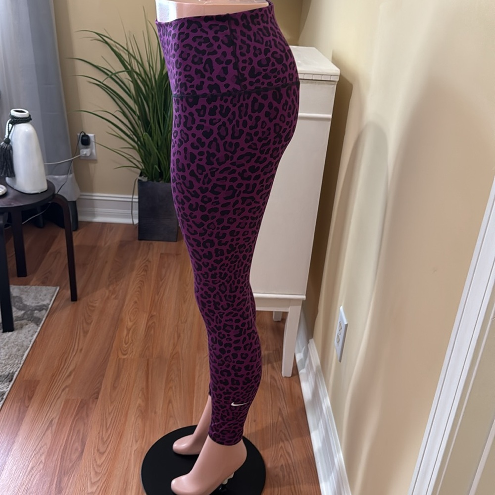 🐆Nike Leopard Print Dri Fit Leggings - Picture 3 of 10